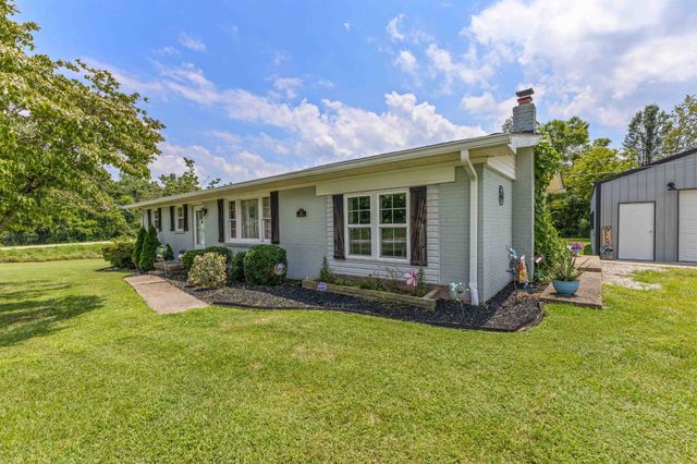105 E Roberts Rd, Portland, TN 37148
