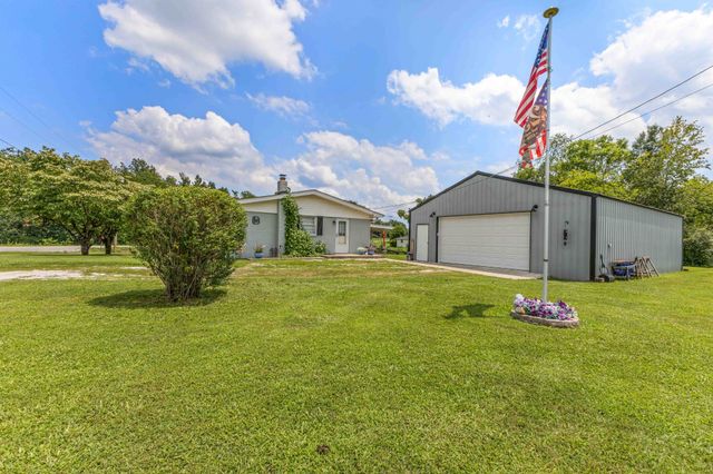 105 E Roberts Rd, Portland, TN 37148