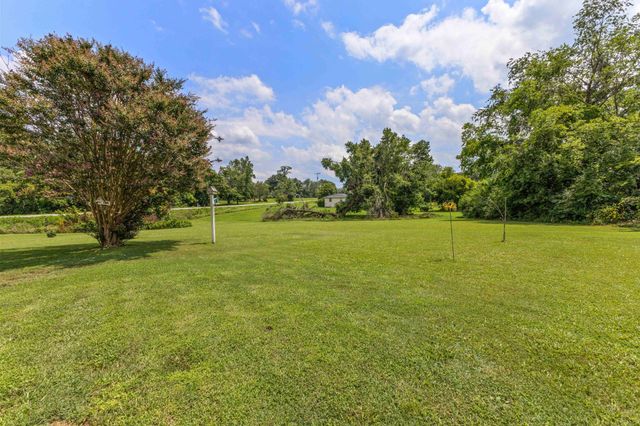 105 E Roberts Rd, Portland, TN 37148