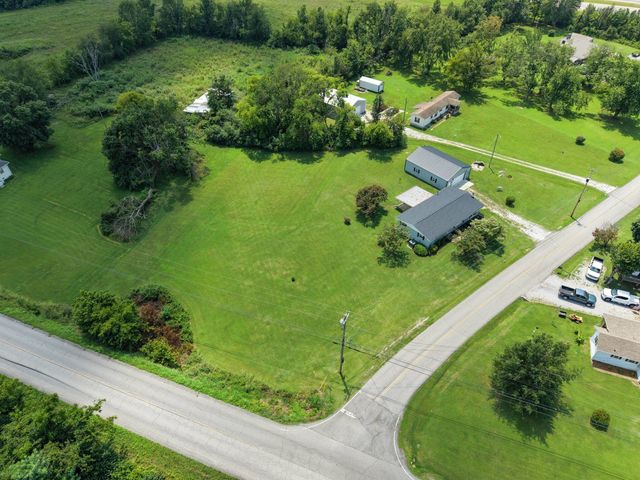 105 E Roberts Rd, Portland, TN 37148