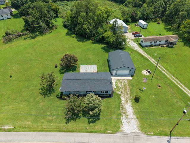 105 E Roberts Rd, Portland, TN 37148