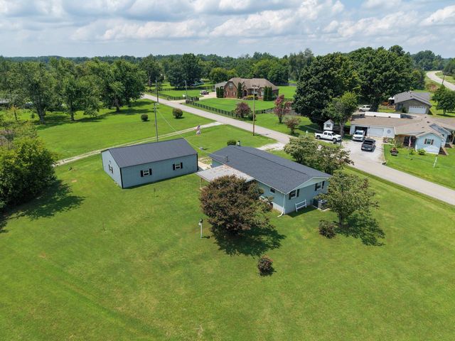 105 E Roberts Rd, Portland, TN 37148