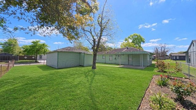 5879 Belneath Street, Houston, TX 77033