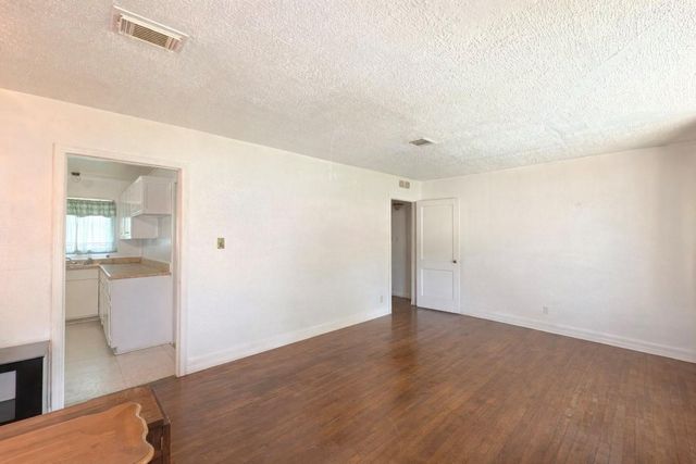 5879 Belneath Street, Houston, TX 77033