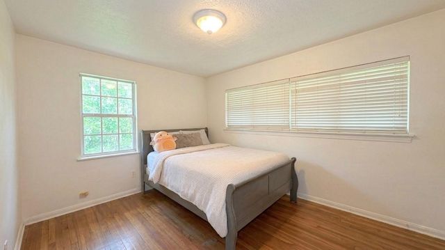 5879 Belneath Street, Houston, TX 77033