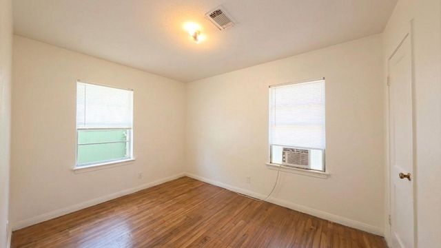 5879 Belneath Street, Houston, TX 77033