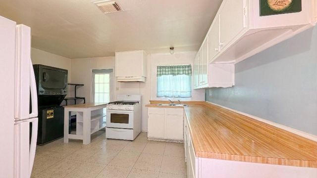 5879 Belneath Street, Houston, TX 77033