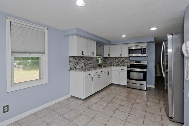39 Bridge St, Monson, MA 01057