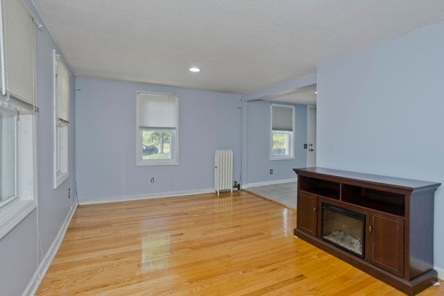 39 Bridge St, Monson, MA 01057