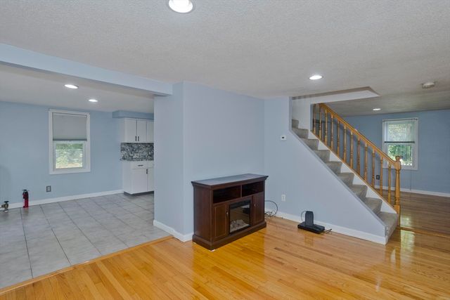 39 Bridge St, Monson, MA 01057