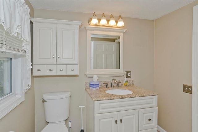 39 Bridge St, Monson, MA 01057