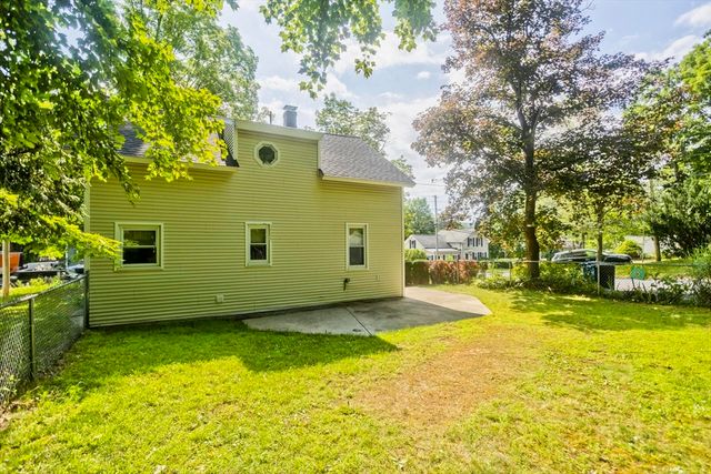 39 Bridge St, Monson, MA 01057
