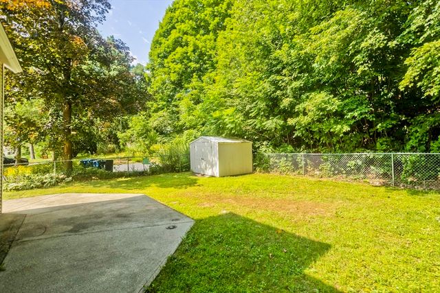 39 Bridge St, Monson, MA 01057