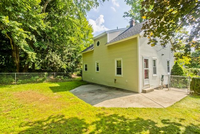 39 Bridge St, Monson, MA 01057