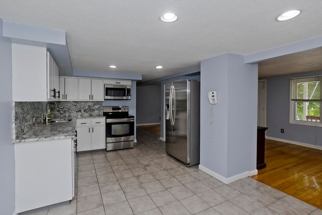 39 Bridge St, Monson, MA 01057