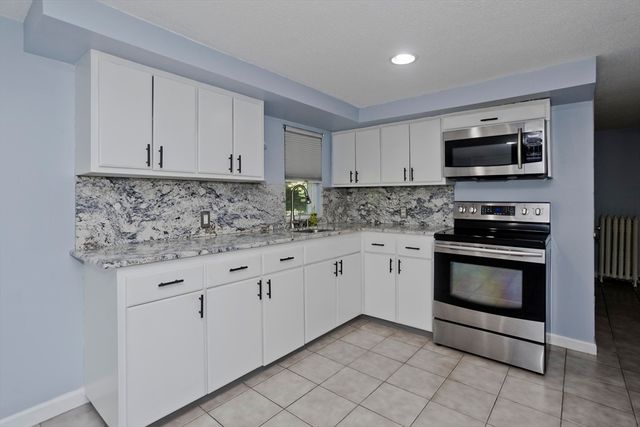 39 Bridge St, Monson, MA 01057