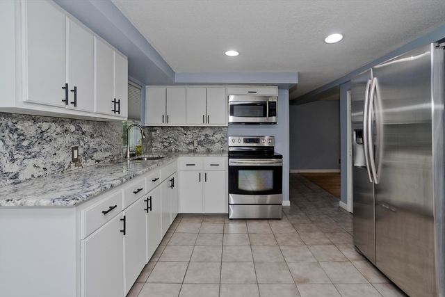 39 Bridge St, Monson, MA 01057