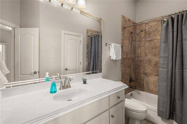 2640 Everest Avenue, Rogers, AR 72758
