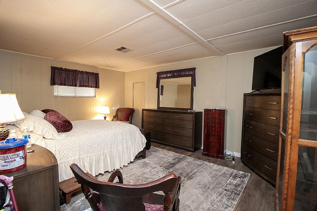 Image 11 of property listing at 221 W Herndon Avenue # 27, Fresno, CA 93650