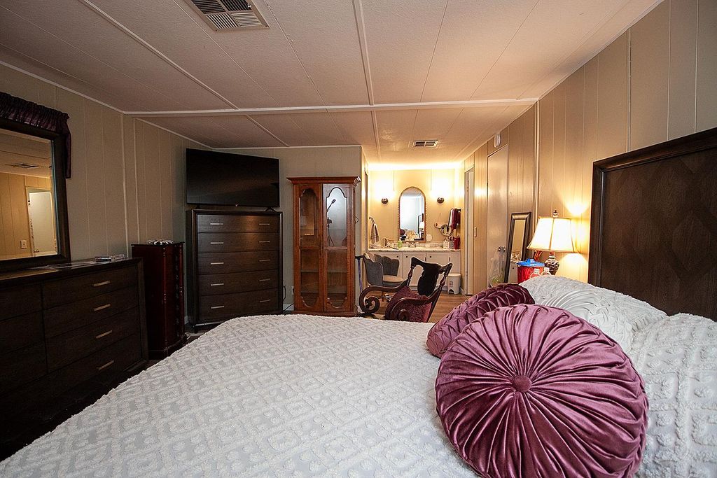 Image 12 of property listing at 221 W Herndon Avenue # 27, Fresno, CA 93650