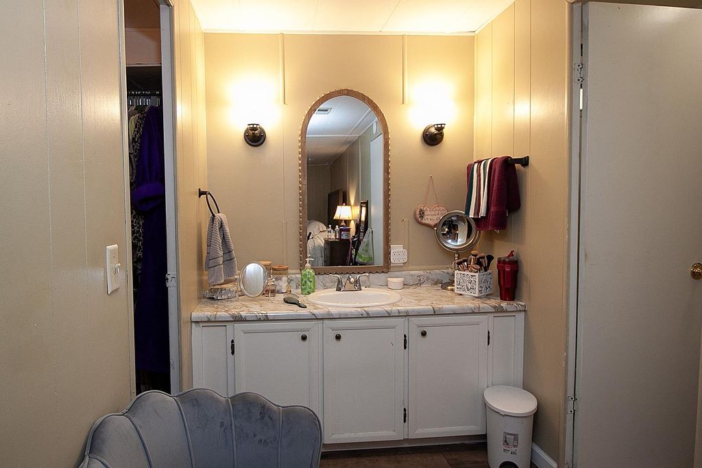 Image 14 of property listing at 221 W Herndon Avenue # 27, Fresno, CA 93650