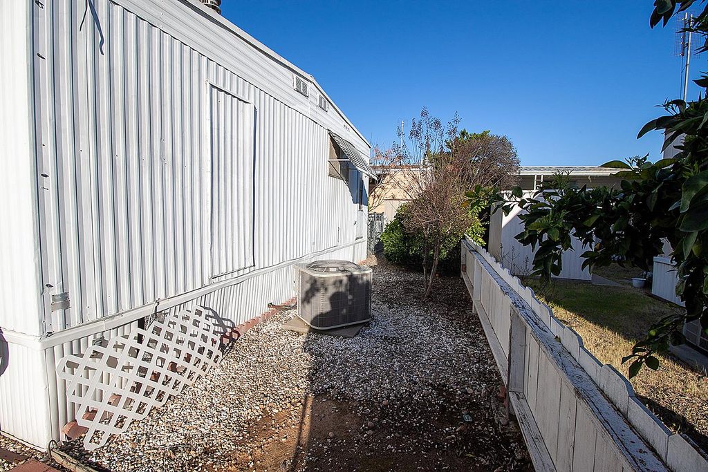 Image 20 of property listing at 221 W Herndon Avenue # 27, Fresno, CA 93650