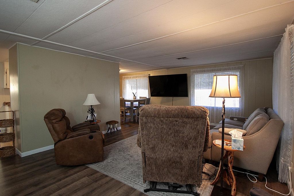 Image 5 of property listing at 221 W Herndon Avenue # 27, Fresno, CA 93650