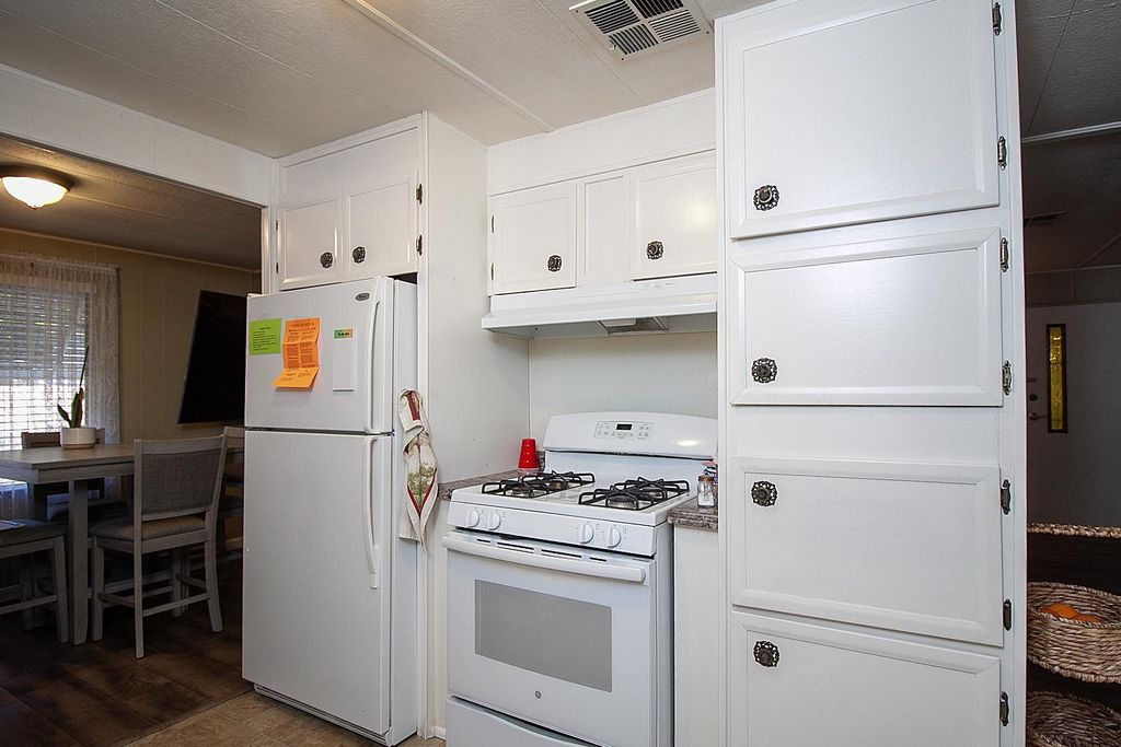 Image 8 of property listing at 221 W Herndon Avenue # 27, Fresno, CA 93650