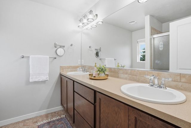 14 E Lindsey Ln, Spokane, WA 99208