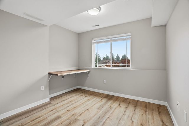 14 E Lindsey Ln, Spokane, WA 99208