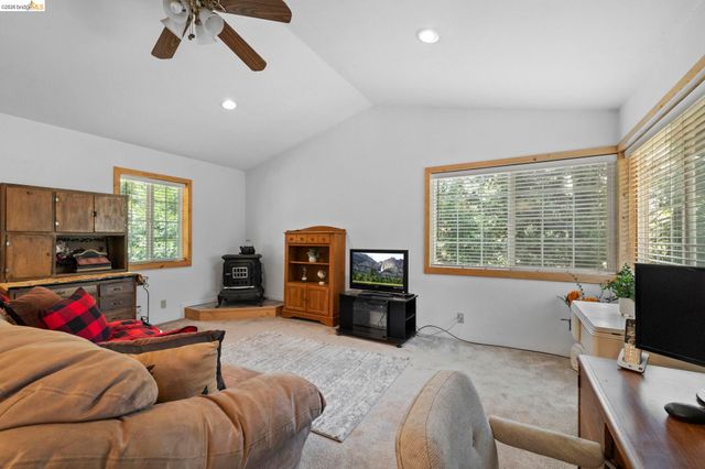 20836 Hiki Pl., Mi Wuk Village, CA 95346