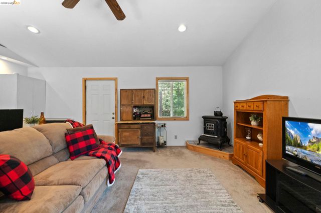 20836 Hiki Pl., Mi Wuk Village, CA 95346