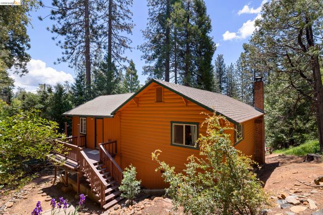 20836 Hiki Pl., Mi Wuk Village, CA 95346