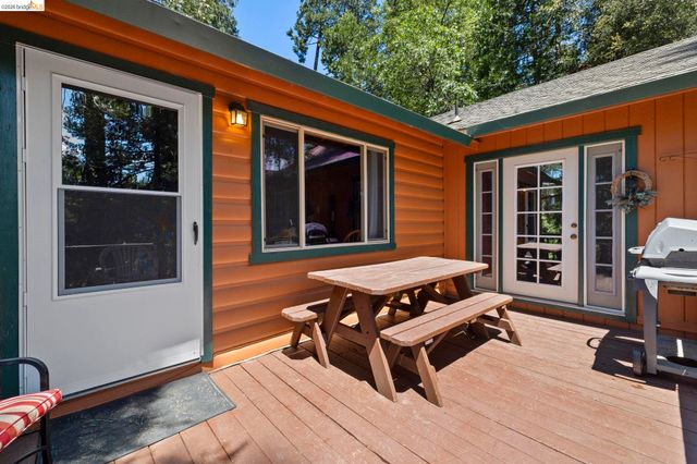 20836 Hiki Pl., Mi Wuk Village, CA 95346