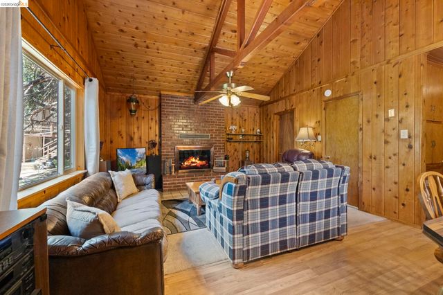 20836 Hiki Pl., Mi Wuk Village, CA 95346