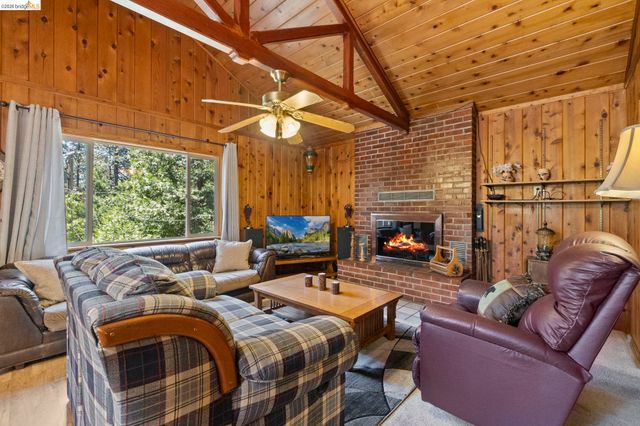 20836 Hiki Pl., Mi Wuk Village, CA 95346