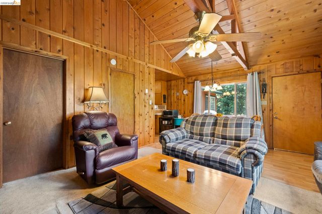 20836 Hiki Pl., Mi Wuk Village, CA 95346