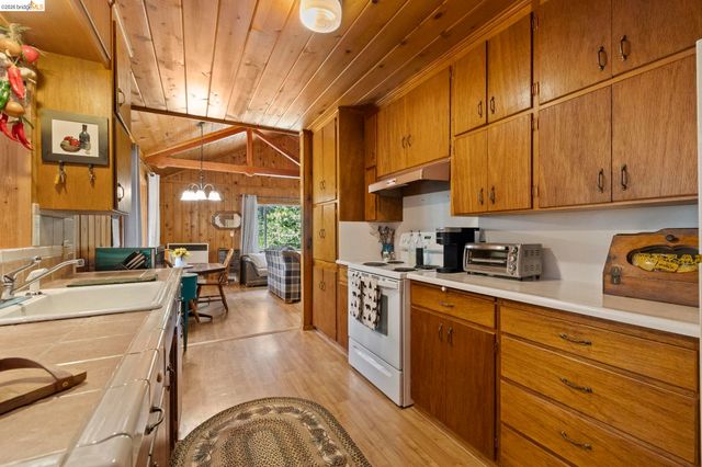 20836 Hiki Pl., Mi Wuk Village, CA 95346