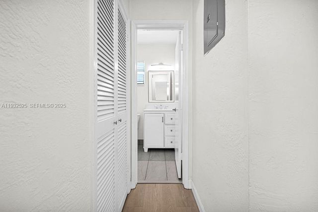 1301 N 12 3B, Hollywood, FL 33019