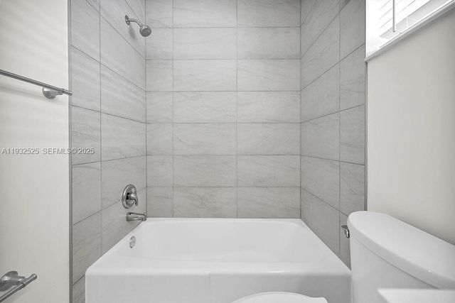 1301 N 12 3B, Hollywood, FL 33019