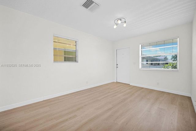 1301 N 12 3B, Hollywood, FL 33019