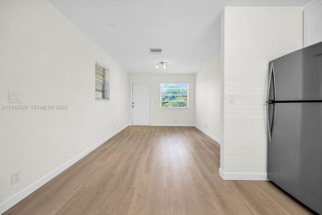 1301 N 12 3B, Hollywood, FL 33019