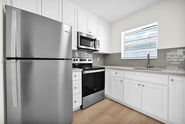 1301 N 12 3B, Hollywood, FL 33019