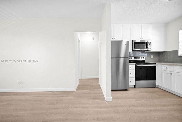 1301 N 12 3B, Hollywood, FL 33019