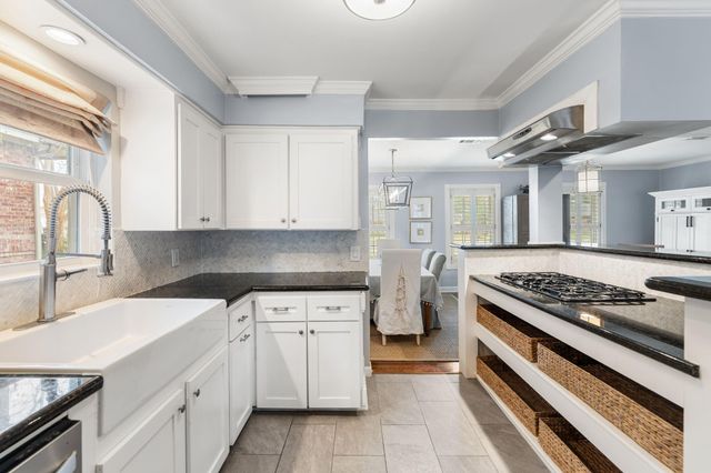 6225 Locke Lane, Houston, TX 77057