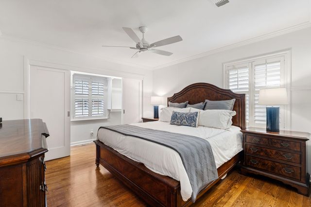 6225 Locke Lane, Houston, TX 77057