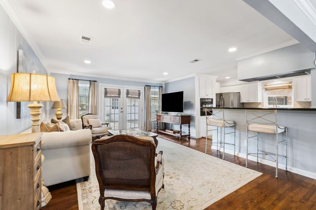 6225 Locke Lane, Houston, TX 77057