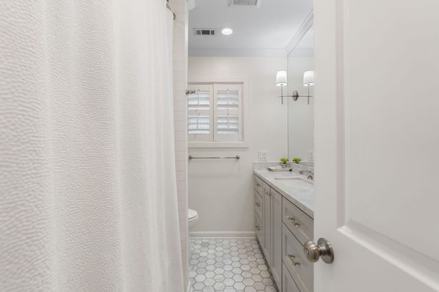 6225 Locke Lane, Houston, TX 77057