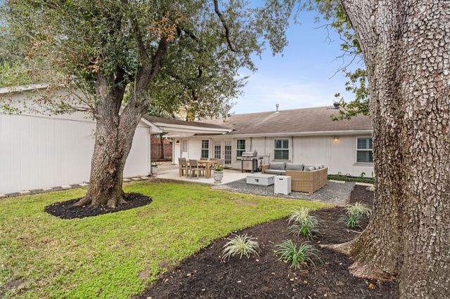 6225 Locke Lane, Houston, TX 77057