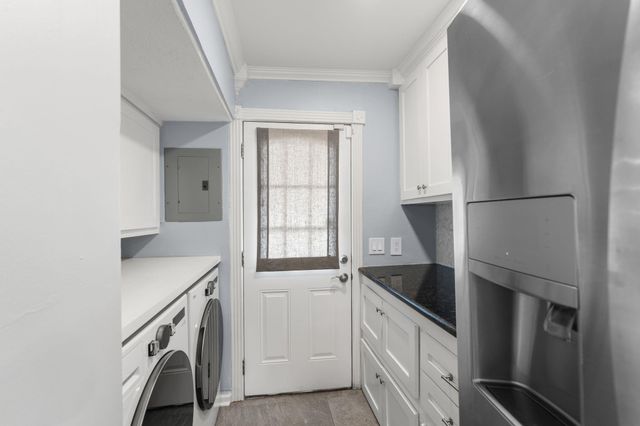 6225 Locke Lane, Houston, TX 77057